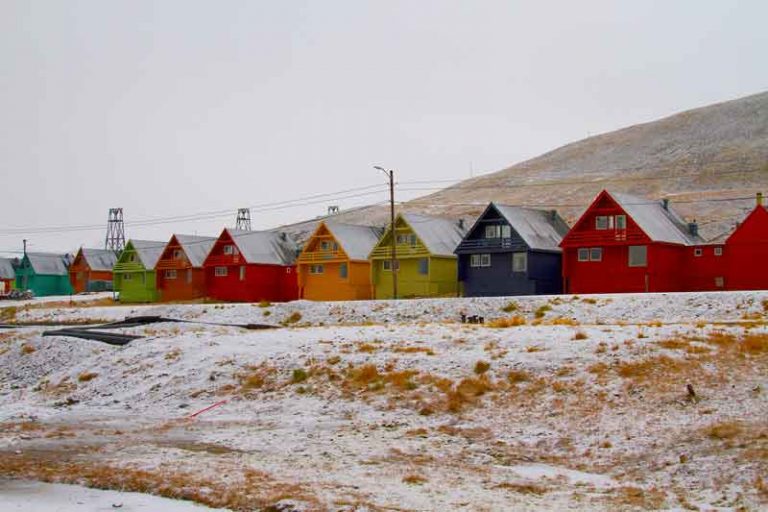 Brightly coloured houses in Longyearbyen. Discover interesting facts about Svalbard, a gateway to the Arctic Circle.